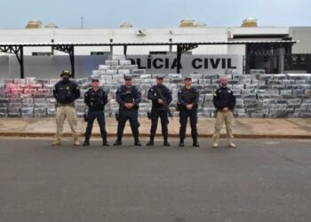 PRF e PM apreendem 5,6 toneladas de maconha na BR-158