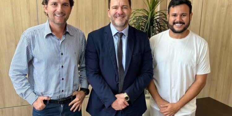 Presidente Alex Redano recebe dirigente do Pimentense para tratar de ações que fortaleçam o futebol profissional em Rondônia