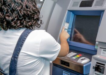 Governo de RO autoriza abono de R$ 5 mil para servidores da Educação