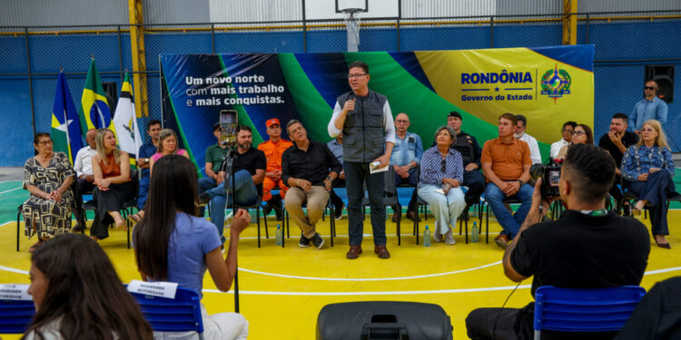 Incentivo ao esporte é impulsionado pelo governo de RO com entrega de quadra poliesportiva em escola de Monte Negro