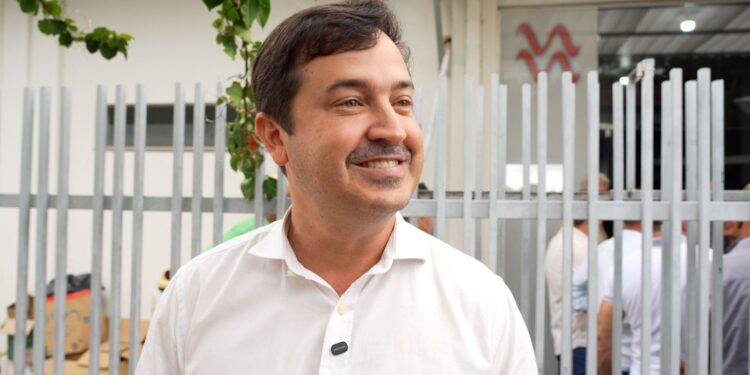 Prefeitura avança na saúde com assinatura da compra do Hospital Universitário Municipal