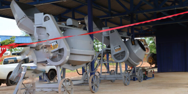 Fábrica de artefatos de concreto voltada à formação profissional e trabalho no sistema prisional é entregue pelo governo de RO