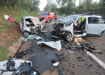 Cinco pessoas morrem, entre elas duas crianças, após colisão frontal na BR-040 em MG