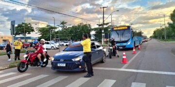 Trânsito mais seguro e humano é tema de ação educativa no Espaço Alternativo, em Porto Velho