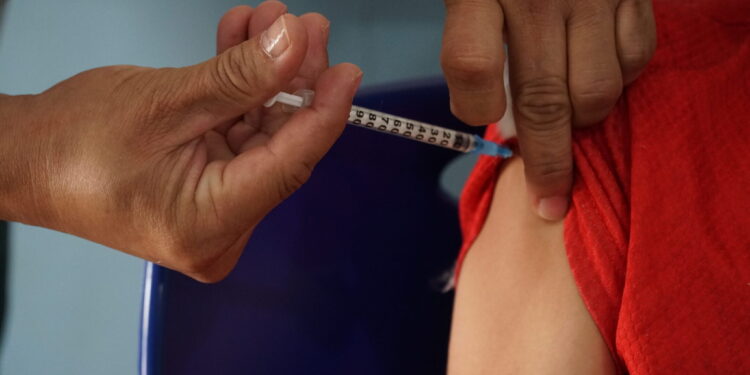 Governo de RO reforça importância da atualização do cartão vacinal e informa pontos disponíveis para vacinação