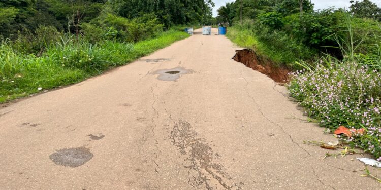 Prefeitura volta a isolar área no Cai N’Água após risco de desmoronamento
