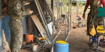 Jovem é presa com 22 quilos de cocaína dentro de uma botija de gás