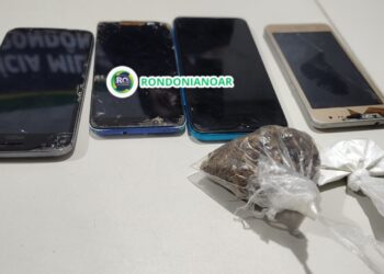 “PM Prende Suspeito de Tráfico Após Denúncia: Droga e Celulares no Condomínio da Zona Leste”