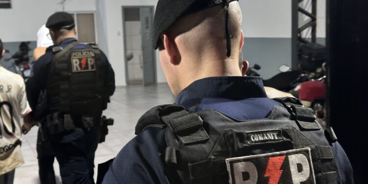 Choque na Rua Debrecht: Adolescente e Dois do CV Caem na Rede Anti-Drogas do Sgt. Machado”
