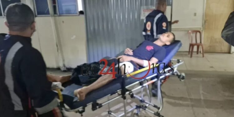 Criminosos em veículo passam atirando e ferem homem no bairro Belo Jardim