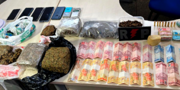 POLÍCIA MILITAR APREENDE MAIS DE 3 KG DE ENTORPECENTES E CONDUZ SUSPEITOS POR TRÁFICO