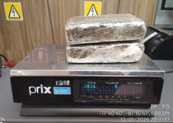 POLÍCIA MILITAR APREENDE MAIS DE DOIS QUILOS DE ENTORPECENTE E CONDUZ ENVOLVIDOS À DELEGACIA EM PIMENTA BUENO