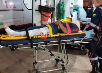 Motoboy que colidiu contra muro ao empinar moto morre no PS