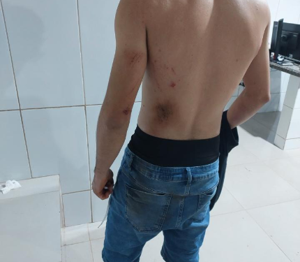 POLÍCIA MILITAR INTERCEPTA MOTOCICLISTA APÓS FUGA E MANOBRAS PERIGOSAS EM VIA PÚBLICA