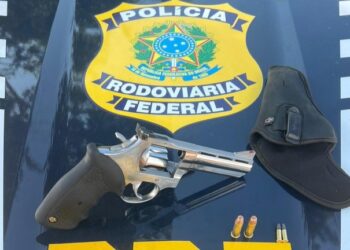 PRF em Rondônia prende motorista por posse irregular de arma de fogo em Vilhena