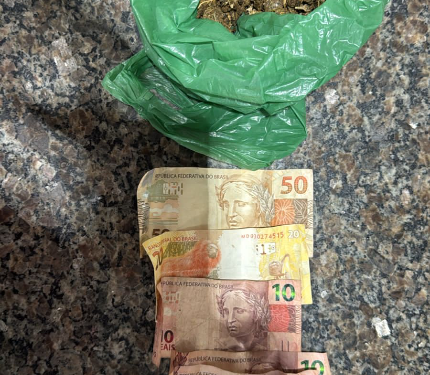 POLÍCIA MILITAR PRENDE SUSPEITO POR TRÁFICO DE DROGAS APÓS DENÚNCIA ANÔNIMA