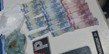 POLÍCIA MILITAR PRENDE SUSPEITO POR TRÁFICO DE DROGAS DURANTE PATRULHAMENTO