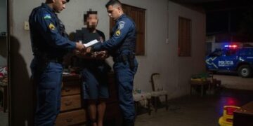 PMRO AGE RÁPIDO E PRENDE SUSPEITO POR VIOLAR ORDEM JUDICIAL EM GUAJARÁ-MIRIM