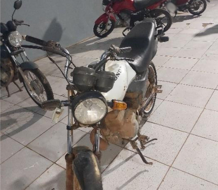 POLÍCIA MILITAR RECUPERA MOTOCICLETA FURTADA APÓS PERSEGUIÇÃO EM PORTO VELHO