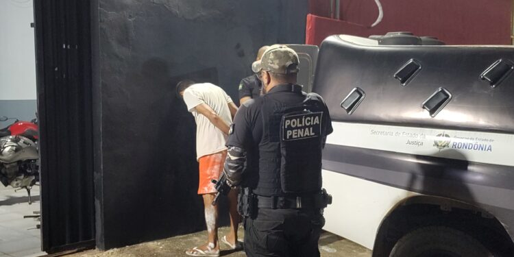 Flagrante no Urso Panda: Apenado é pego com cocaína após pular mureta em Porto Velho