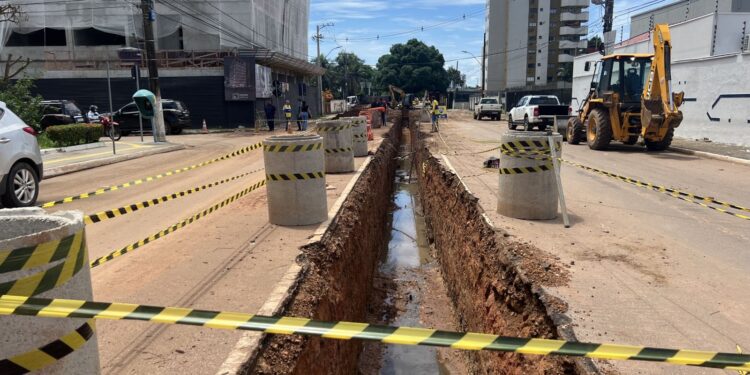 Obra de drenagem é executada na Av. Lauro Sodré para reduzir alagamentos no bairro Olaria