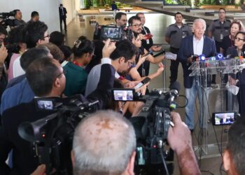Ministro da Defesa afirma que fronteira com a Venezuela segue tranquila e aberta em Roraima
