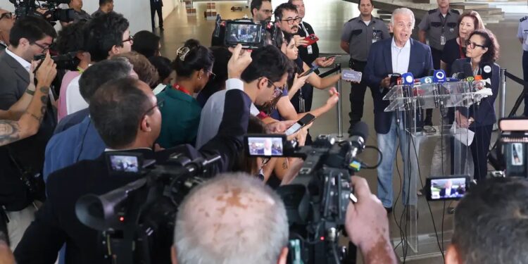 Ministro da Defesa afirma que fronteira com a Venezuela segue tranquila e aberta em Roraima