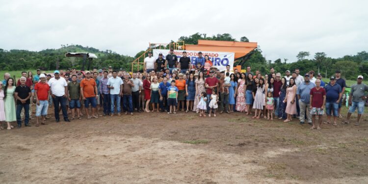 Andreazza: Associação recebe recolhedora de café com apoio de Cirone Deiró