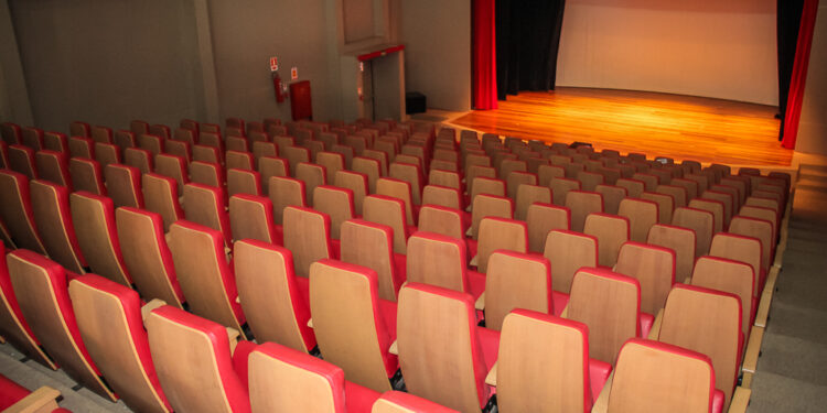 Cláudia de Jesus defende que Teatro Guaporé volte à administração cultural do Estado