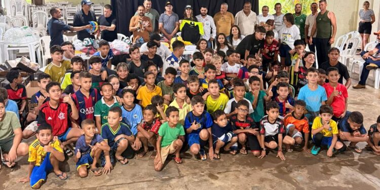 Deputado Laerte Gomes reforça apoio ao esporte com entrega de materiais em Urupá