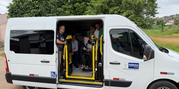 Cássio Gois destina van adaptada para transporte de pacientes de hemodiálise em Nova Brasilândia d’Oeste