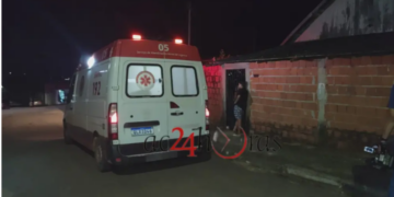 Homem é agredido com perna-manca após discussão por ciúmes na capital