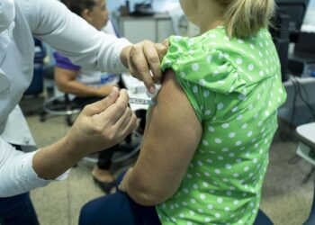 Prefeitura orienta sobre vacinação contra influenza e atualização da caderneta