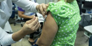 Prefeitura orienta sobre vacinação contra influenza e atualização da caderneta