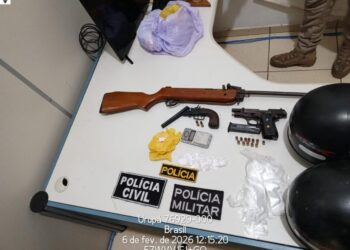 Operação conjunta prende dois suspeitos ligados a facção criminosa e apreende armas e drogas em Urupá