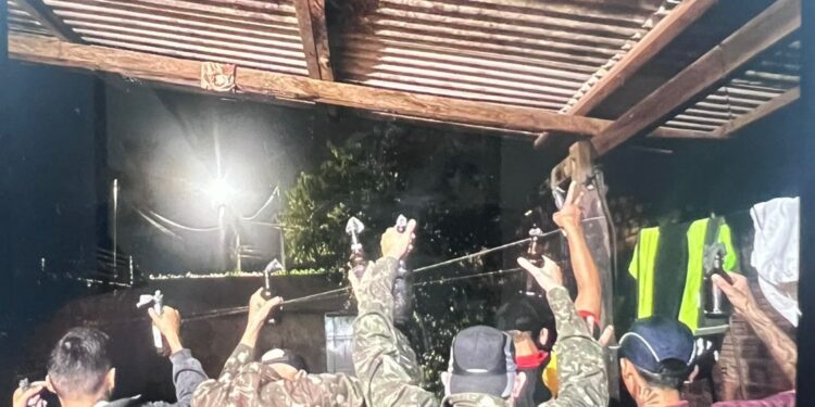 SUSPEITOS DE ATAQUE: Dois homens são presos com munições e celulares no Residencial Orgulho do Madeira, em Porto Velho- VEJA VÍDEO 