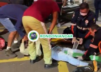 PROCUARADO: Idoso motoboy fica ferido em colisão no centro de Porto Velho após motociclista furar sinal e fugir.