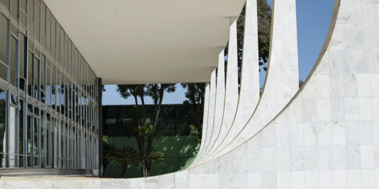 STF determina ao governo do RJ que apresente imagens de operação nos Complexos do Alemão e da Penha