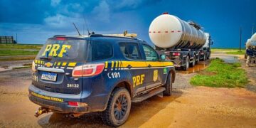 PRF apreende quase meia tonelada de pasta base de cocaína em caminhão-tanque na BR-364