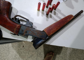 PASSAGEIRO É PRESO EM FLAGRANTE POR PORTE ILEGAL DE ARMAS DURANTE FISCALIZAÇÃO AMBIENTAL EM RIO CRESPO