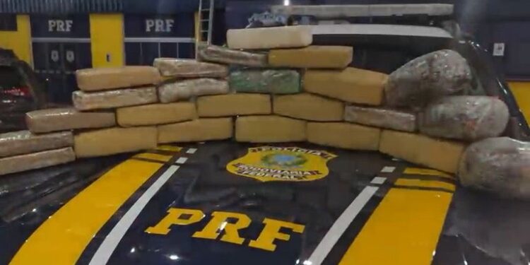 PRF em Rondônia apreende aproximadamente 25 kg de droga em Vilhena