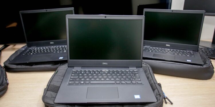 Recurso assegurado por Gislaine Lebrinha viabiliza compra de notebooks em Seringueiras