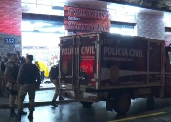 Adolescente mata ex-namorada de 16 anos e cliente após discussão por ciúmes em padaria