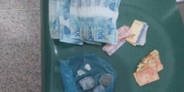 SUSPEITO DE TRÁFICO É FLAGRADO COM DROGAS APÓS ATENDIMENTO MÉDICO EM HOSPITAL
