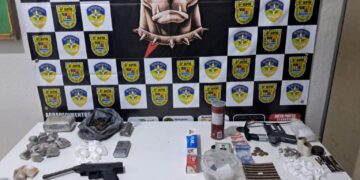 AÇÃO RÁPIDA DA POLÍCIA MILITAR FRUSTRA TRÁFICO E APREENDE DROGAS, SIMULACRO E ARMA ADAPTADA EM JACI-PARANÁ