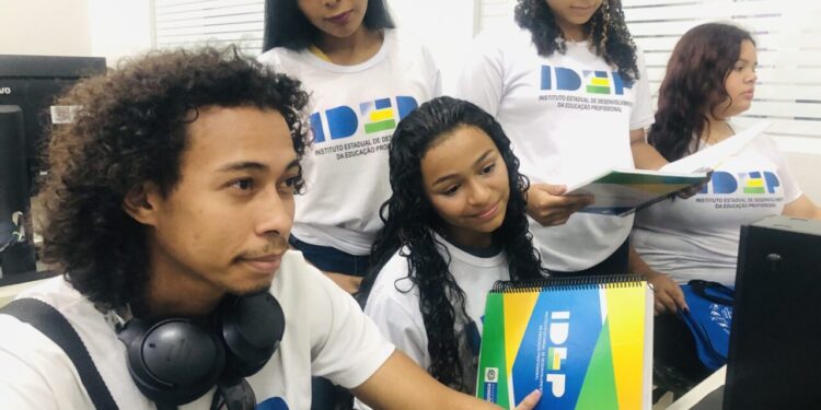 Aulas de 17 turmas de cursos técnicos que motivam jovens para ingressar no mercado de trabalho tem início, em Porto Velho