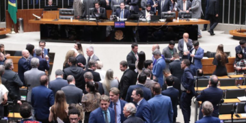 Câmara conclui votação do projeto de lei antifacção; texto segue para sanção