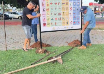 Rotary Club de Rolim de Moura e Casa da Amizade instalam pranchas de Comunicação Alternativa na Praça Durvalino de Oliveira e no Espaço Gaia Amiga