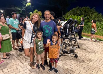 Noite de observação astronômica reúne famílias em Porto Velho