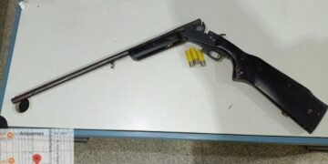 ARIQUEMES – FORÇA TÁTICA APREENDE ARMA DE FOGO DURANTE PATRULHAMENTO PREVENTIVO NO SETOR 06